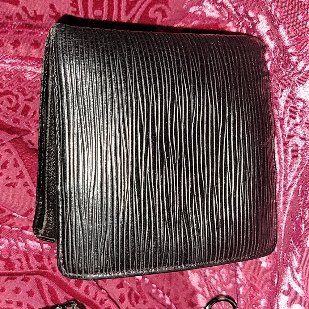 LV Epi Men's Black bifold Wallet - Picture 2 of 11